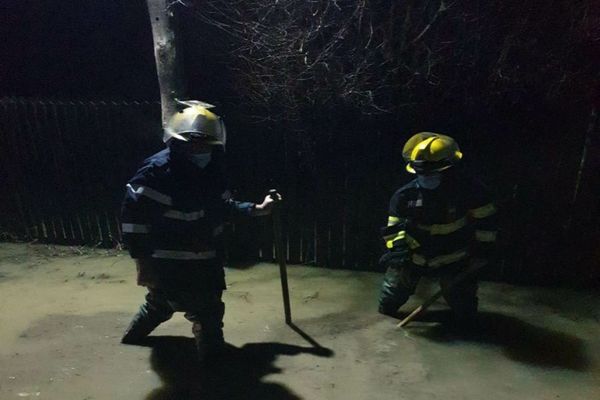 Inundații în județul Dâmbovița. Pompierii intervin