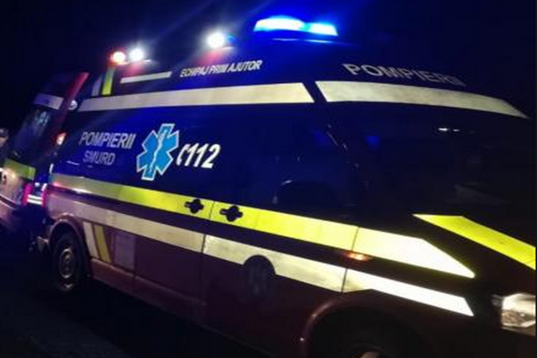 Un tânăr din Dâmbovița a scăpat nevătămat după ce s-a răsturnat cu mașina