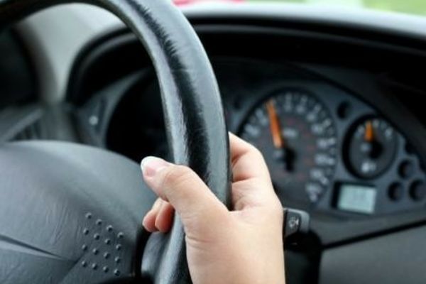 Dosar penal pentru un bărbat prins la volanul unui autoturism radiat din circulaţie 