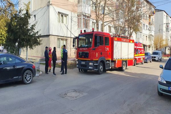 Alertă într-un bloc din Găești! Locatarii au fost evacuați