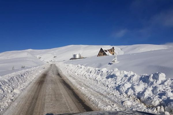 Transbucegi, închis temporar circulației rutiere