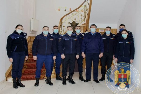 Opt studenți ai Academiei de Poliție, în practică la Jandarmeria Dâmbovița