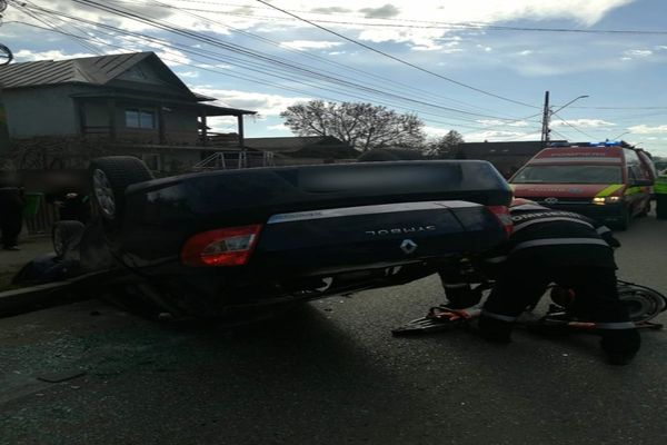 Accident rutier în Găești. O persoană a rămas încarcerată