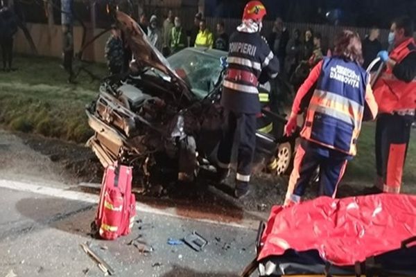 Coliziune între două autoturisme, la Bâldana. Două persoane au fost rănite