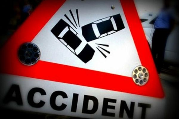 Coliziune între două autoturisme, în Dâmbovița. O femeie a fost rănită