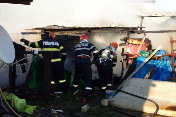 Incendiu la o gospodărie din comuna Răzvad