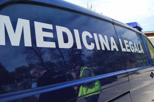 Tragedie în Dâmbovița. O femeie s-a aruncat în gol de la etajul IX al unui bloc