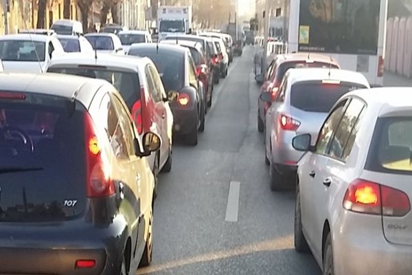 Proiect de lege. Înmatricularea şi înregistrarea vehiculelor ar putea avea loc într-o singură zi 