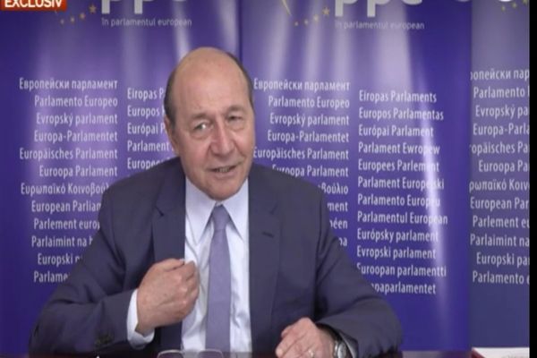 Traian Băsescu: În România se face o propagandă de tip nord-coreean în privința vaccinării anti-Covid. Când vom putea relaxa măsurile