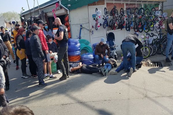 Rețea de hoți de buzunare din Ialomița, prinși de polițiști, la Găești