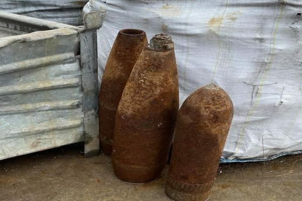 Dâmbovița: Mai multe proiectile găsite de Garda de Mediu la un centru de colectare a fierului vechi