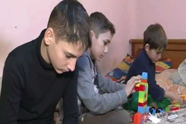 Realitatea de lângă tine. O viață la lighean. Copiii care nu au văzut niciodată o baie. Povestea Steluței