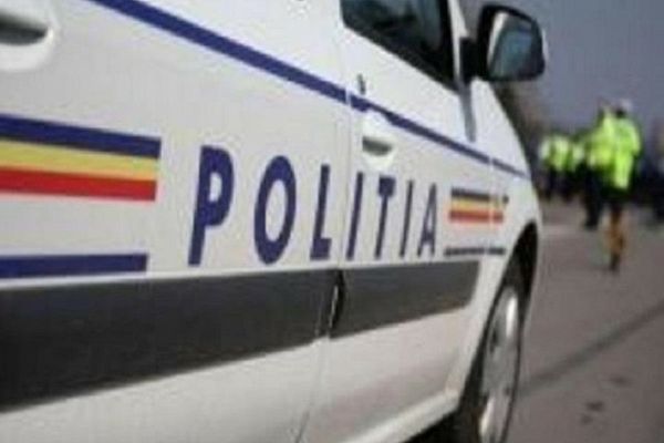 Accident violent în Dâmbovița. O tânără șoferiță a fost transportată la spital 