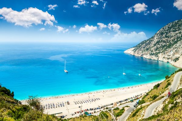 Grecia a deschis sezonul turistic. În ce condiții pot merge românii în vacanță