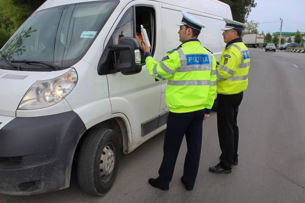 Aproape 1.200 de sancțiuni aplicate în cadrul unei acțiuni de verificare a legalității transportului de persoane și mărfuri