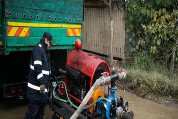 Două case și trei curți au fost inundate în Dâmbovița