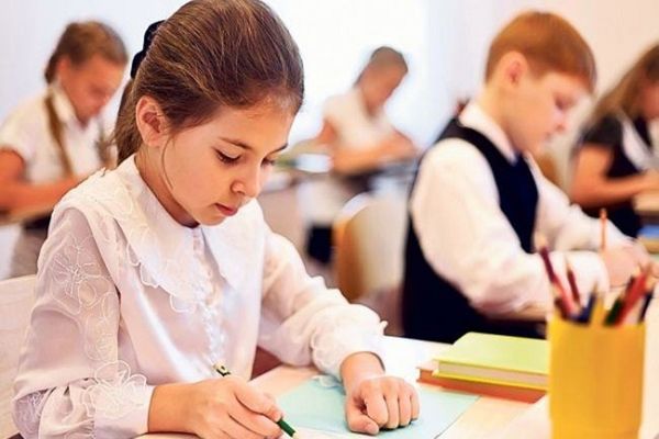 Elevii ar putea primi vouchere pentru meditații. Anunțul făcut de ministrul Educației 