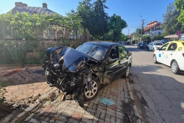 Dâmbovița. Tânăr cercetat penal după ce a consumat alcool și a făcut drifturi pe o stradă din Voinești