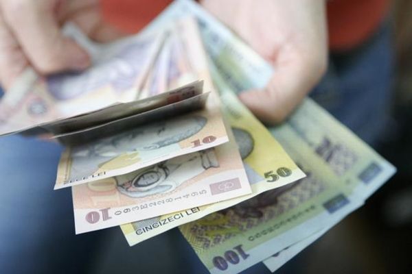 Legea privind cumpărarea vechimii în muncă, promulgată astăzi de președintele Klaus Iohannis