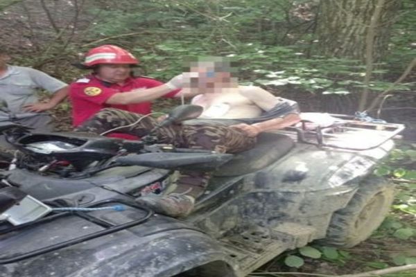 Dâmbovița. Un bărbat s-a răsturnat cu ATV-ul într-o râpă adâncă