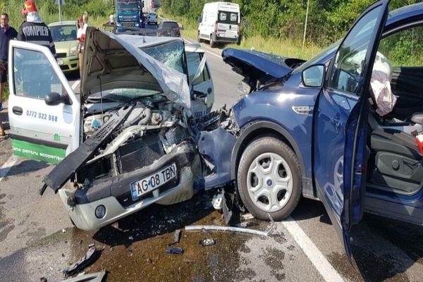 Dâmbovița. Două persoane rănite în urma unui accident pe DN 72