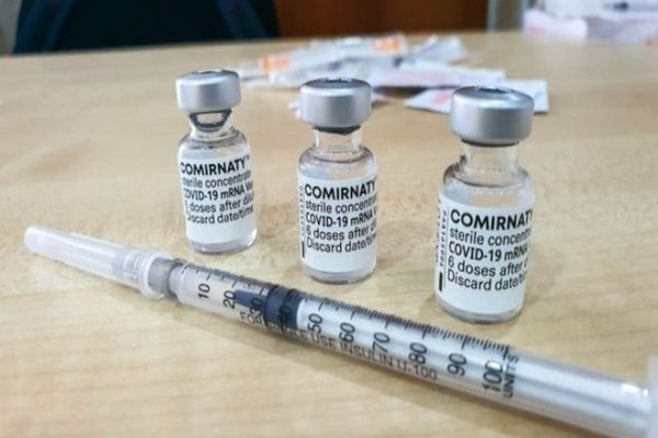 Pfizer/BioNTech va cere autorizarea pentru o a treia doză vaccin