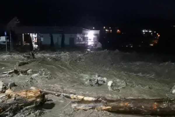 Viitură puternică în apropierea camping-ului de la Zănoaga