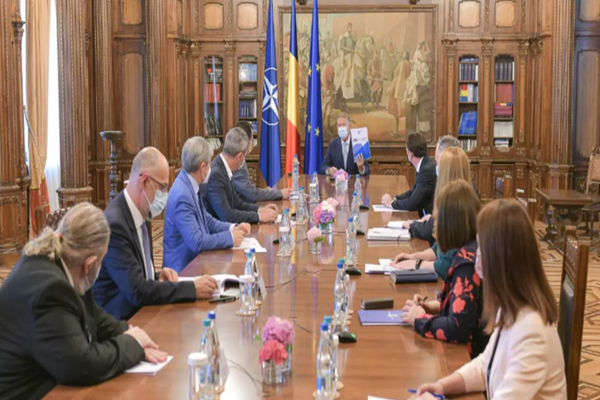 Schimbări majore în programul ”România educată”: revine examenul de admitere în liceele în care este concurență și se reorganizează Inspectoratele Școlare