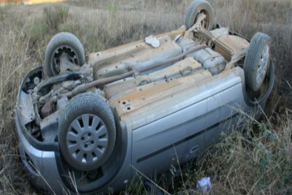 Un șofer aflat sub influența alcoolului s-a răsturnat cu mașina pe Valea Dâmboviței