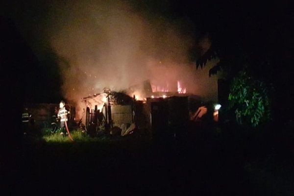 Două persoane din Găești au suferit arsuri în urma unui incendiu