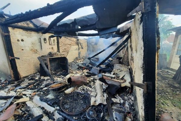 Incendiu la Cândești. O casă a fost distrusă de flăcări