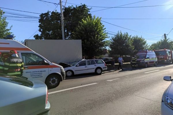 Accident cu două victime la Găești. Două persoane au fost transportate la spital