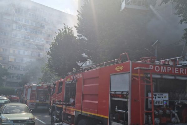 Incendiu la un apartament din Târgoviște. Proprietarul s-a intoxicat cu fum!