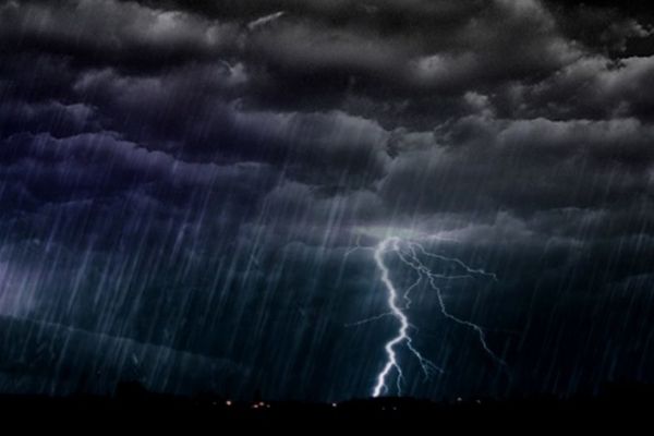 Cod galben de ploi și vijelii în București și 22 de județe