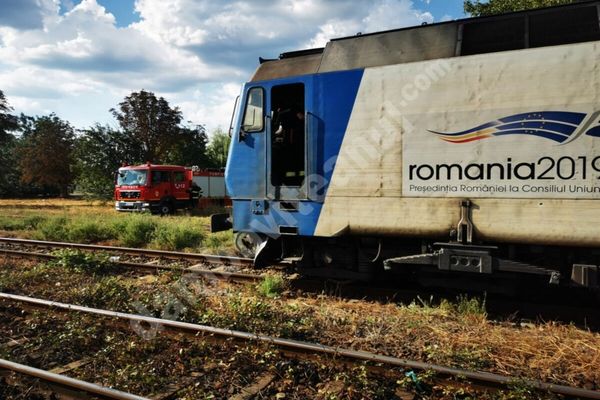 Dâmbovița. Locomotiva unui tren plin cu pasageri a luat foc