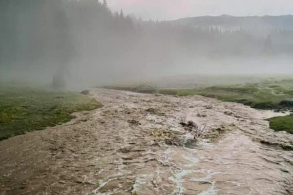 Unul dintre cele mai frumoase trasee turistice din Bucegi este închis.  Anunțul Salvamont Dâmbovița