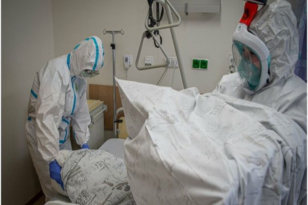 Niciun pat liber la ATI-Covid, în București. Situația locurilor pentru cazurile grave, în fiecare județ 