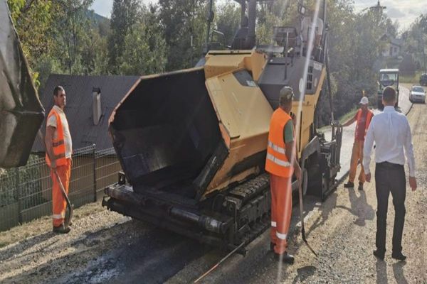 Start la lucrări de reparații pe două drumuri importante din Dâmbovița