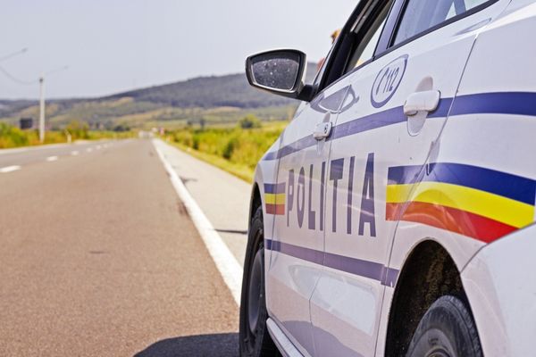 Dosar penal pentru un minor din Dâmbovița fără permis de conducere prins la volanul unei autoutilitare