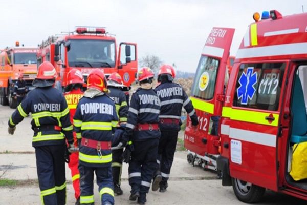 Accident la Căscioarele, în județul Giurgiu. Două persoane rănite din cauza a doi cai lăsați nesupravegheați. Intervin pompierii din Dâmbovița