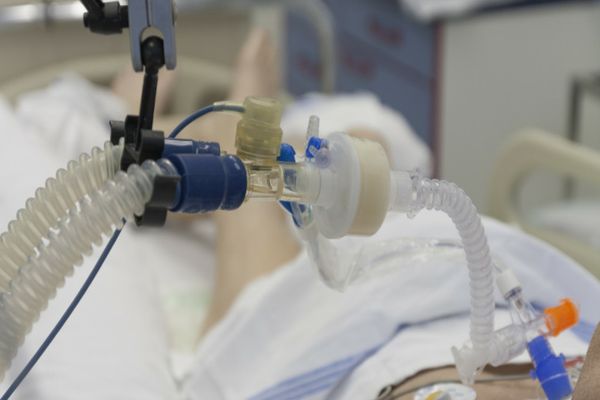 21 paturi libere la ATI pentru pacienții COVID-19. Dâmbovița nu are niciunul