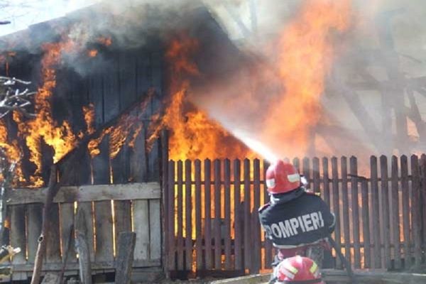 Incendiu la o casă de locuit din Uliești 