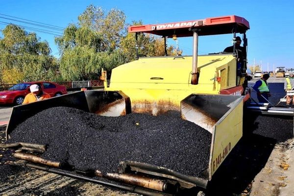 Lucrări de asfaltare pe podul de pe DN 72, din Târgoviște