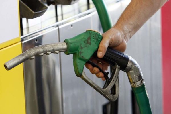 Doi tineri au făcut plinul la mașină după care au fugit fără să plătească. Ambii sunt cercetați de polițiști