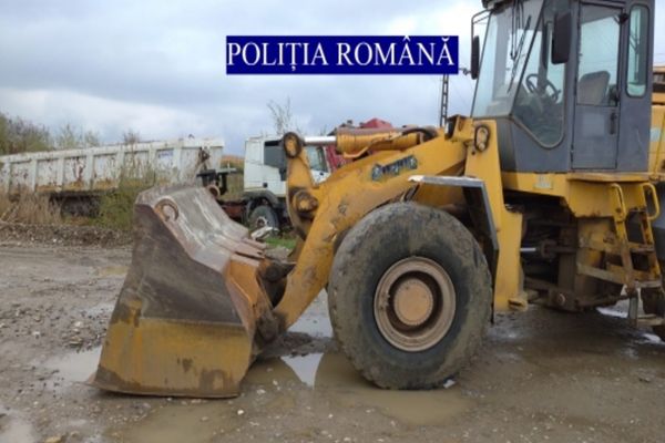 Firme din Dâmbovița care efectuau activități ilegale cu agregate minerale, depistate de polițiști 