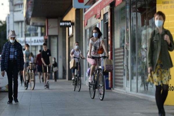 Restricții în București: Program redus la magazine, carantină de noapte în weekend, nunți interzise  