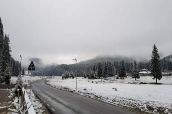 Peisaje de iarnă în Bucegii din Dâmbovița, în plină toamnă 