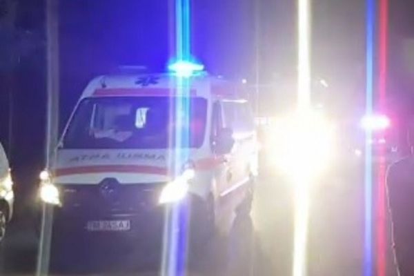Accident mortal în Dâmbovița. Două persoane au decedat, alte patru sunt rănite, printre care trei minori
