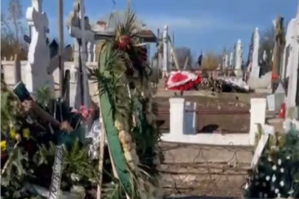 Profanare de morminte la Corbii Mari. Primăria cere ajutor populației, pentru identificarea autorilor