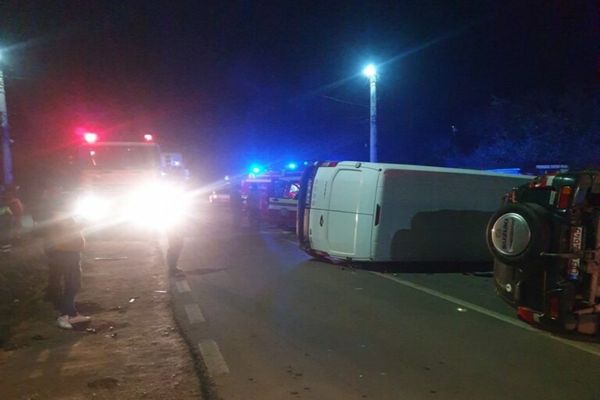 Accident grav în Dâmbovița! Cinci persoane rănite și trei autovehicule implicate